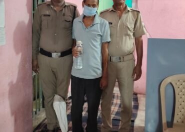 बिंदुखत्ता पुलिस ने 76 पाउच कच्ची शराब के साथ तस्कर को किया गिरफ्तार।