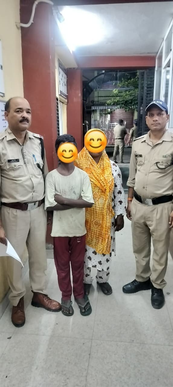लापता बेटे की तलाश में भटक रही थी मां, पुलिस ने 6 दिन बाद शिवम को खोज निकाला।
