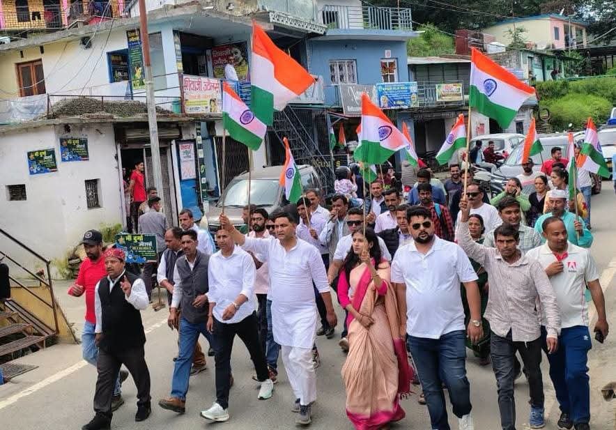 राष्ट्रप्रेम की लहर में सराबोर धारी, मंत्री कैड़ा की अगुवाई में निकली भव्य तिरंगा यात्रा।