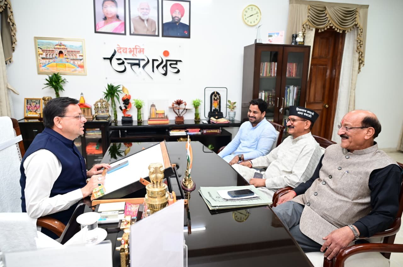 टिहरी में मेडिकल कॉलेज स्थापना पर मंथन, मुख्यमंत्री धामी ने दिए सकारात्मक संकेत।