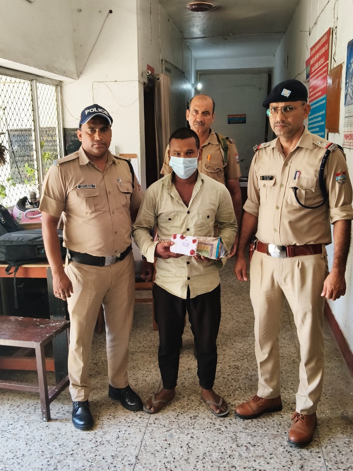 स्मैक तस्करी पर पुलिस का बड़ा प्रहार, 100.52 ग्राम अवैध स्मैक के साथ युवक गिरफ्तार।