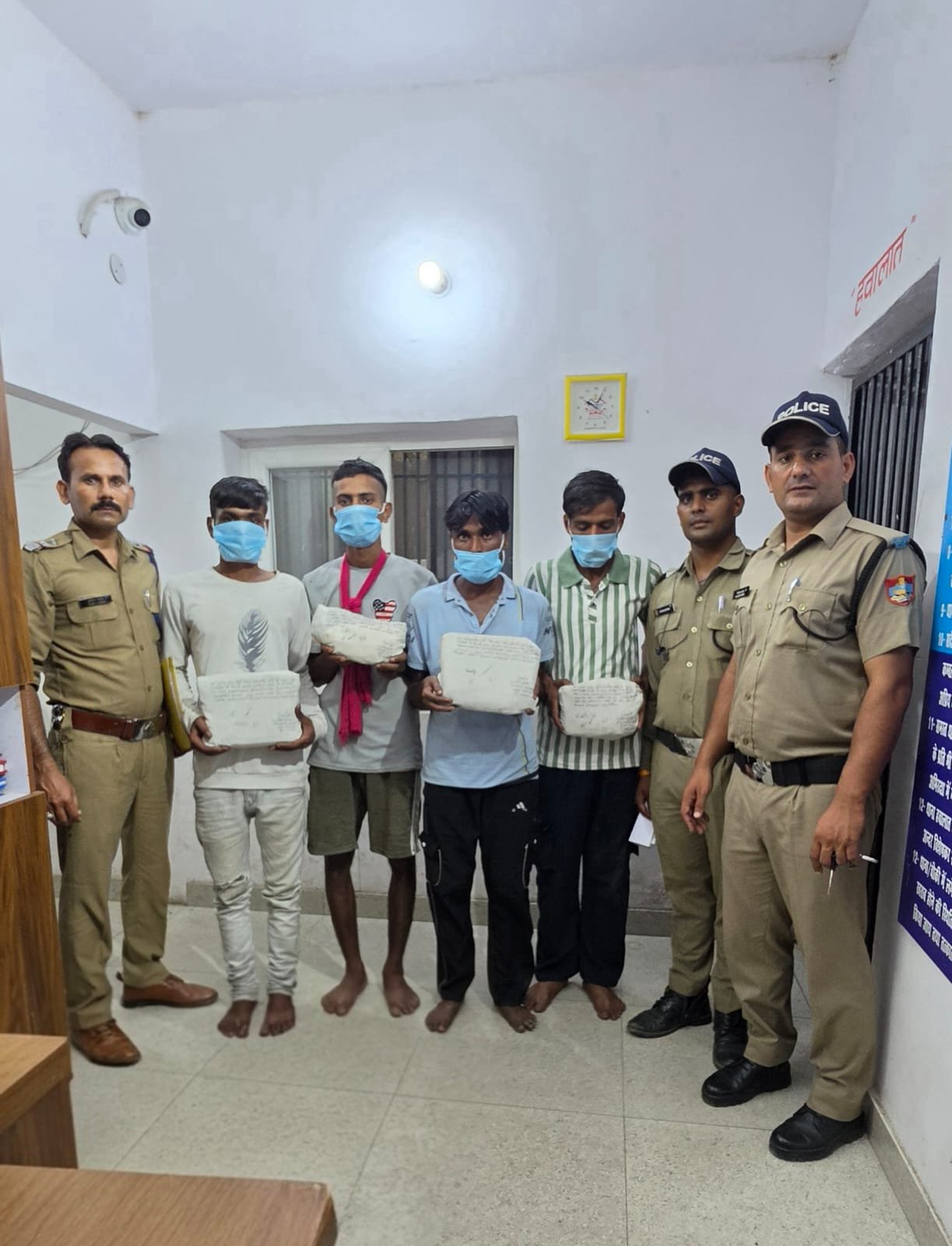नशे के इंजेक्शनों का खेल बेनकाब! बनभूलपुरा में 4 आरोपी गिरफ्तार, 50 इंजेक्शन जब्त।