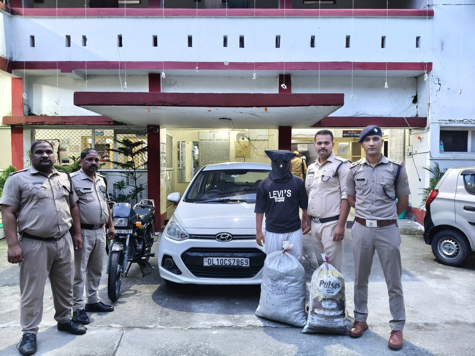 रामनगर में नशे के सौदागरों पर शिकंजा, 7 लाख का गांजा लेकर जा रहा आरोपी गिरफ्तार।