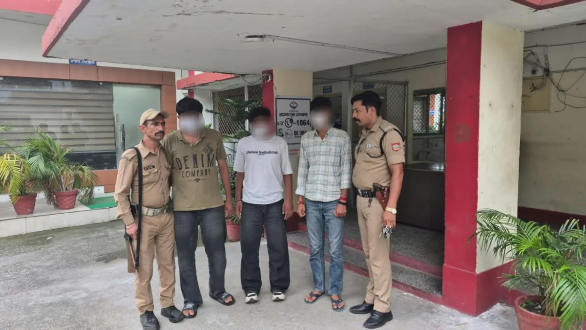 पत्थरबाजी से मचाया बवाल, पुलिस ने तीनों ‘बाहुबलियों’ को पहुंचाया थाने।