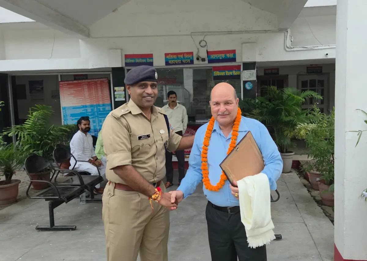 नैनीताल पुलिस के 5 कर्मी ऐच्छिक सेवानिवृत्त, शॉल व प्रशस्ति पत्र देकर दी भावभीनी विदाई।
