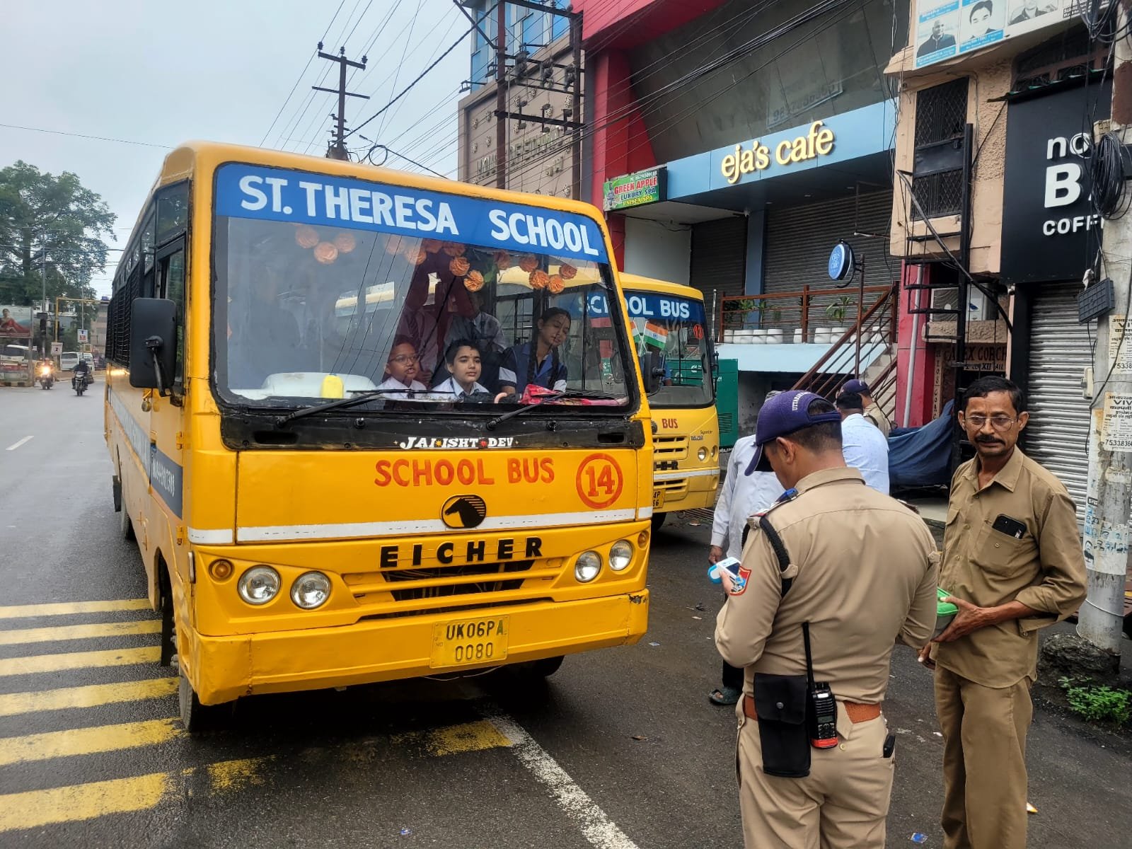 बच्चों की सुरक्षा पहली प्राथमिकता, स्कूली वाहनों पर यातायात पुलिस की पैनी नजर।