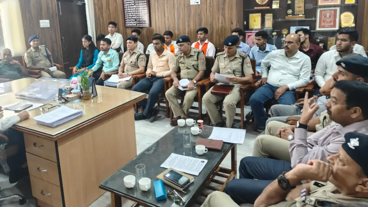 रैली से पोस्टर तक पर रोक, MBPG छात्रसंघ चुनाव को लेकर पुलिस ने प्रत्याशियों को समझाए नियम।