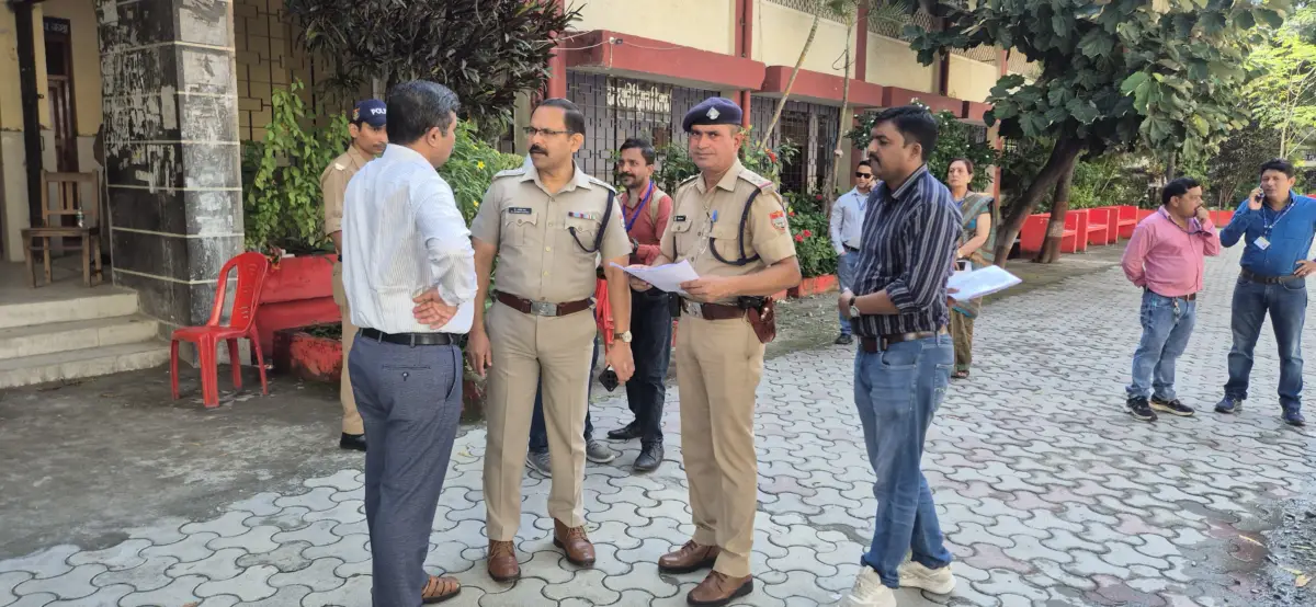 एमबीपीजी कॉलेज छात्रसंघ चुनाव में पुलिस का कड़ा पहरा, ड्रोन और बॉडी कैमरों से निगरानी, चप्पे-चप्पे पर तैनात रही फोर्स।