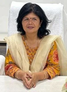 आयुष्मान कार्डधारकों को इलाज में परेशानी हो तो सीएमओ से करें संपर्क।