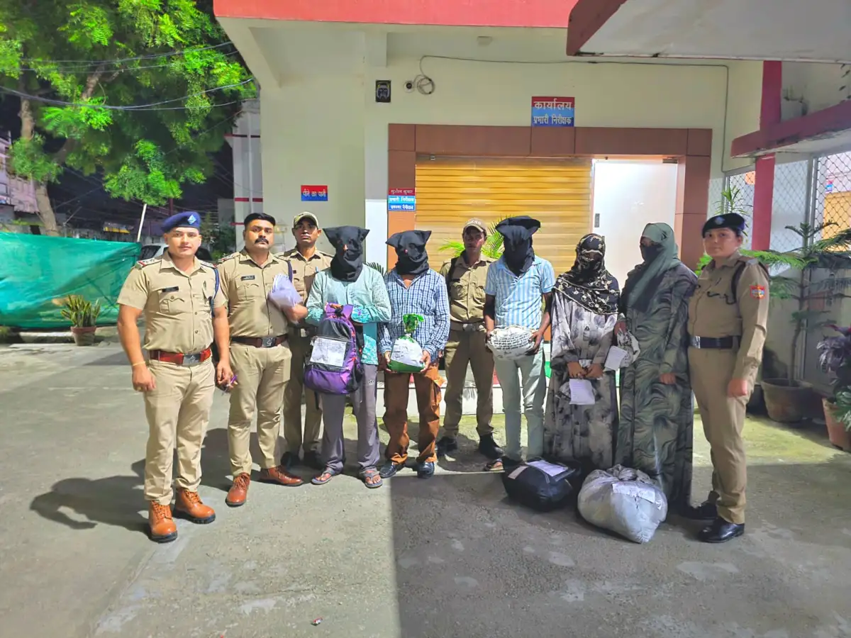 नशा तस्करों पर ताबड़तोड़ कार्रवाई, 7.553 किलो गांजा बरामद; दो महिलाओं समेत पांच गिरफ्तार।