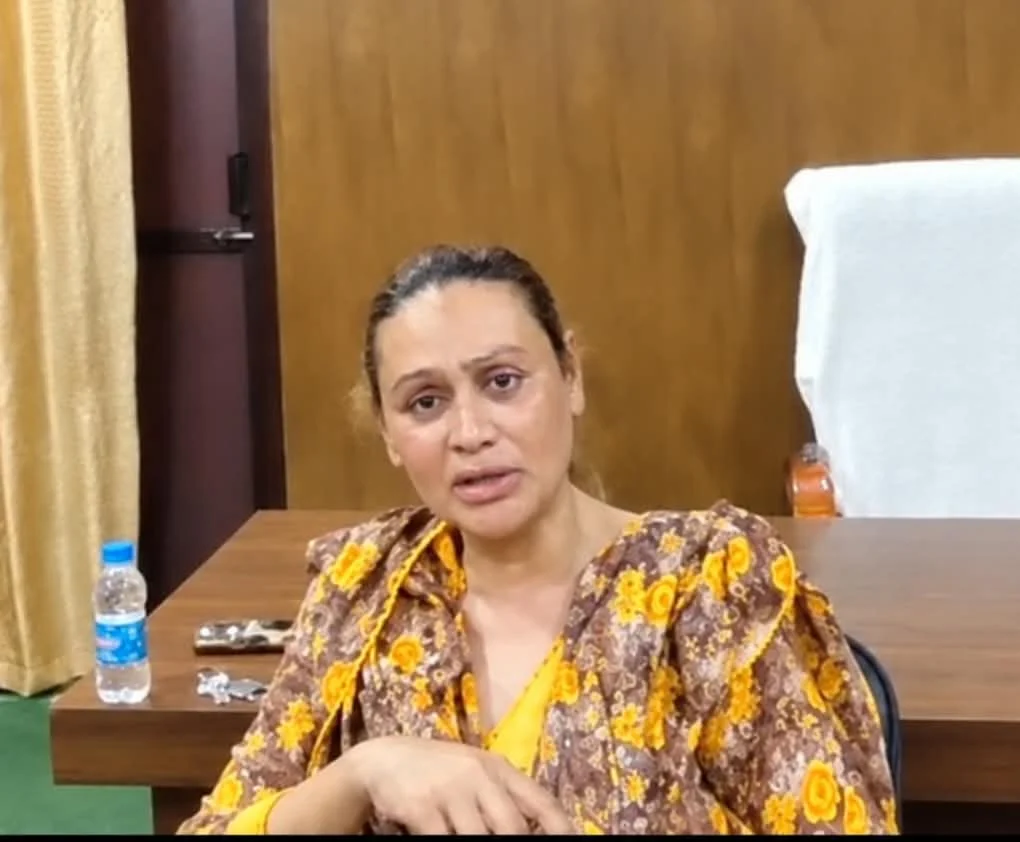 रामनगर में किन्नर समाज से जुड़ा विवाद, याना खान ने जताया जान का खतरा, बधाई के अधिकारों को लेकर विवाद, 60 लाख रुपये के कथित सौदे का भी उठाया मुद्दा।