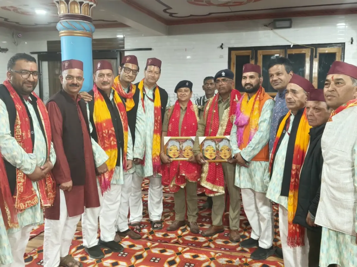 माँ नंदा-सुनंदा महोत्सव की सफल एवं सुरक्षित व्यवस्थाओं पर नैनीताल पुलिस का सम्मान, श्रद्धालुओं की सुरक्षा से लेकर यातायात, महिला-बाल सुरक्षा और खोया-पाया व्यवस्था तक पुलिस की मुस्तैदी को मिली सराहना, श्री राम सेवक सभा, मंदिर समिति ने नैनीताल पुलिस के अधिकारियों एवं कर्मचारियों को किया सम्मानित।