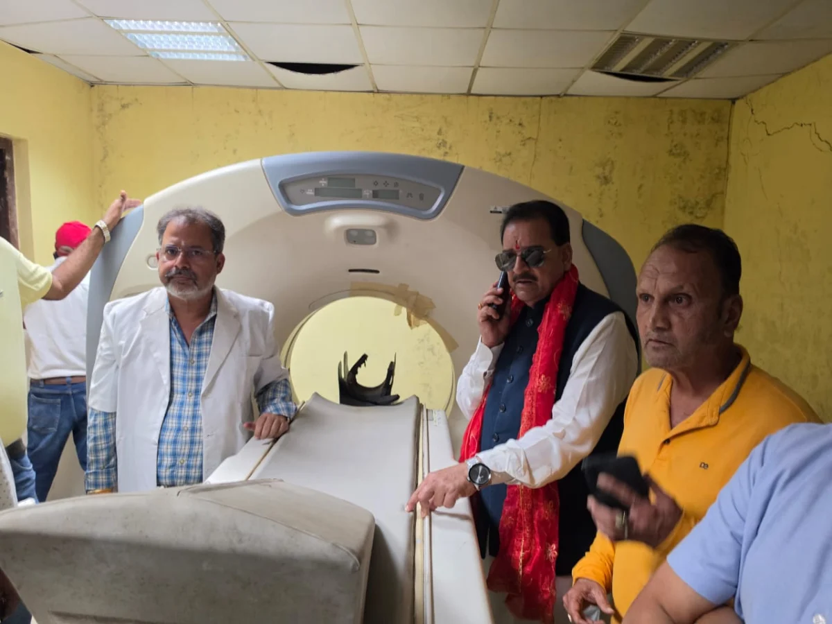 अचानक बेस अस्पताल पहुंचे सांसद अजय भट्ट, सफाई और मशीनों के रखरखाव पर उठाए सवाल।