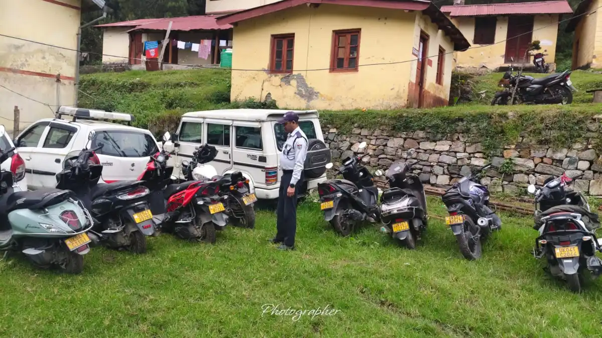 परमिट की शर्तें तोड़ने वालों पर नैनीताल पुलिस का शिकंजा, 258 चालान, 73 वाहन सीज।